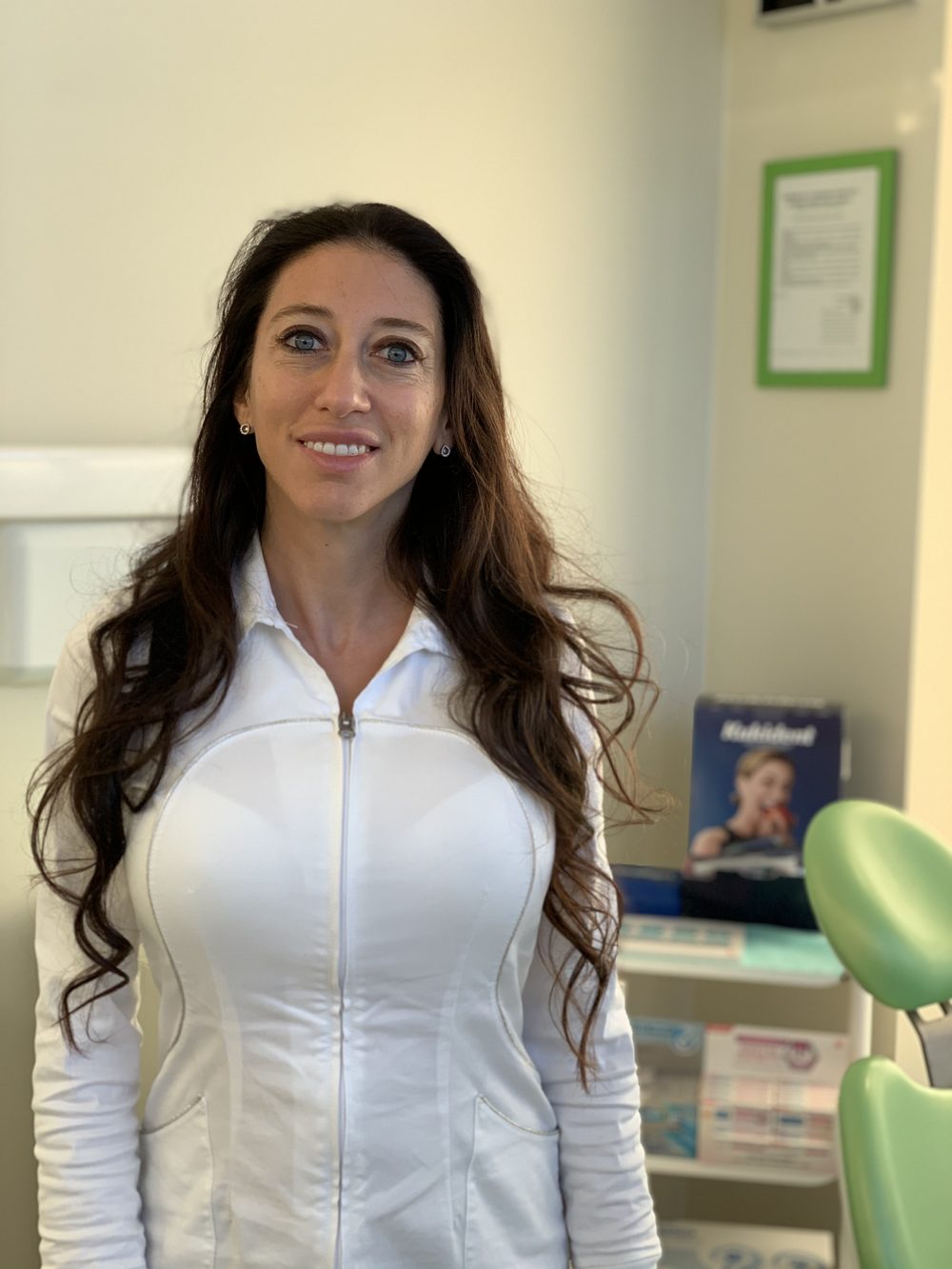 La Dr.ssa Sabrina Renzo nel suo studio